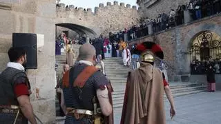 La guía de la Semana Santa de Cáceres, ya en la oficina de turismo