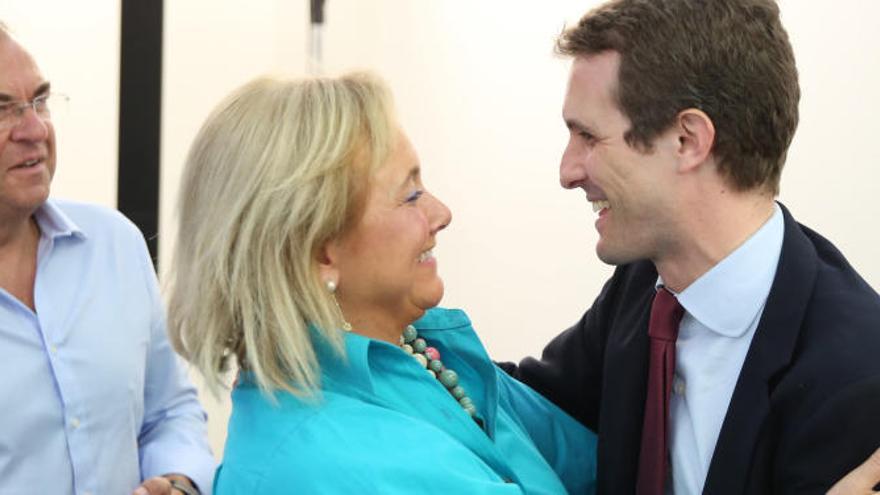 Pablo Casado y Mercedes Fernández.