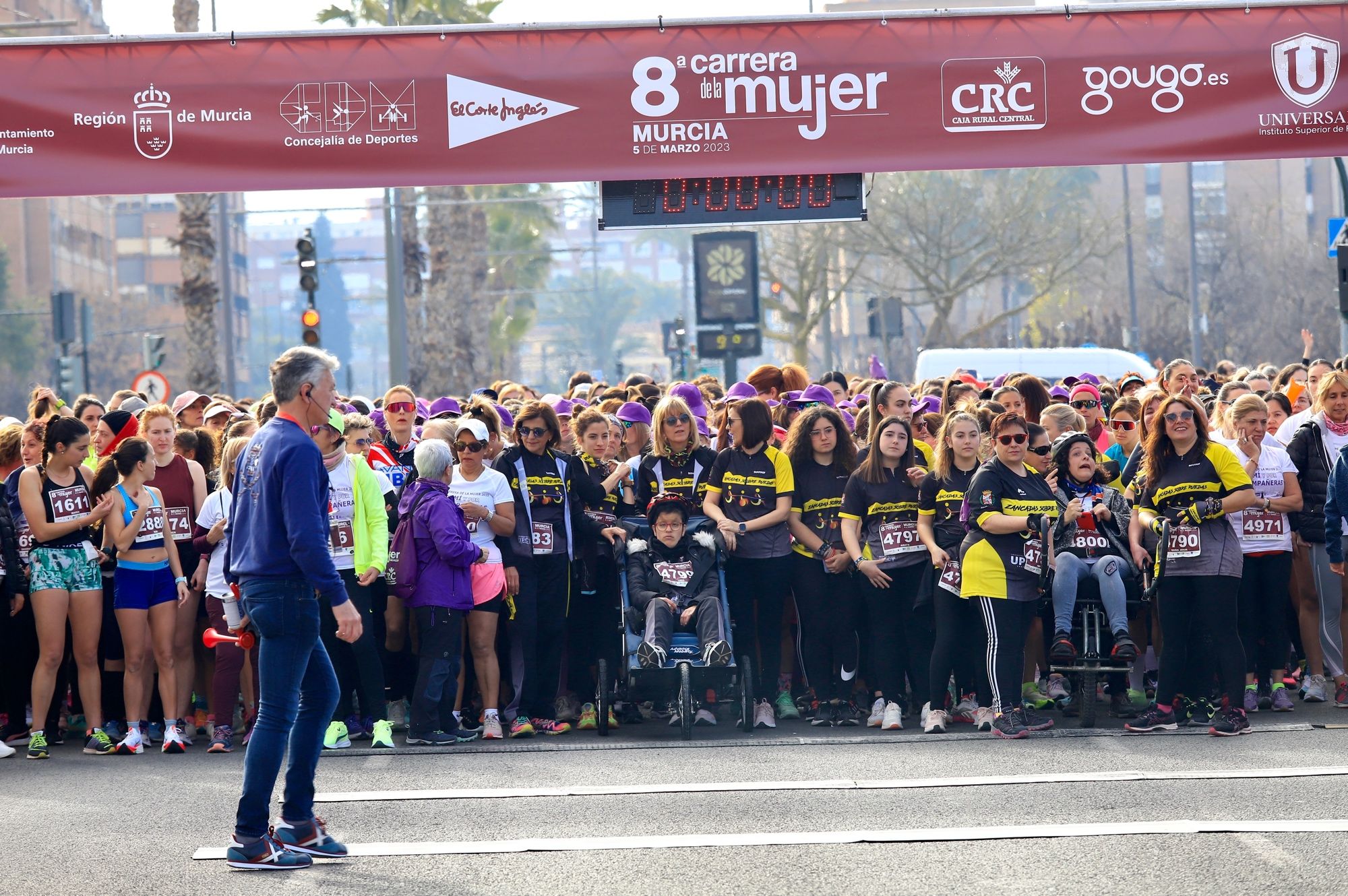 La salida y el recorrido de la Carrera de la Mujer 'inmortalizados' en imágenes