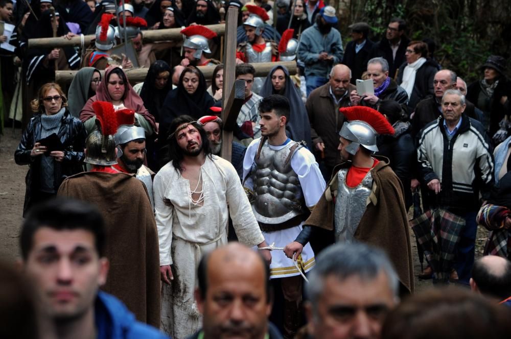 La parroquia de Paradela representa el Via Crucis y la Crucifixión, declaradas de interés turístico gallego