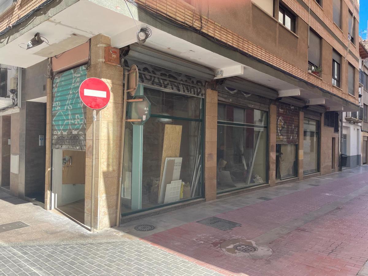 El local que ocupaba Jamones Trini, en pleno proceso de reforma.