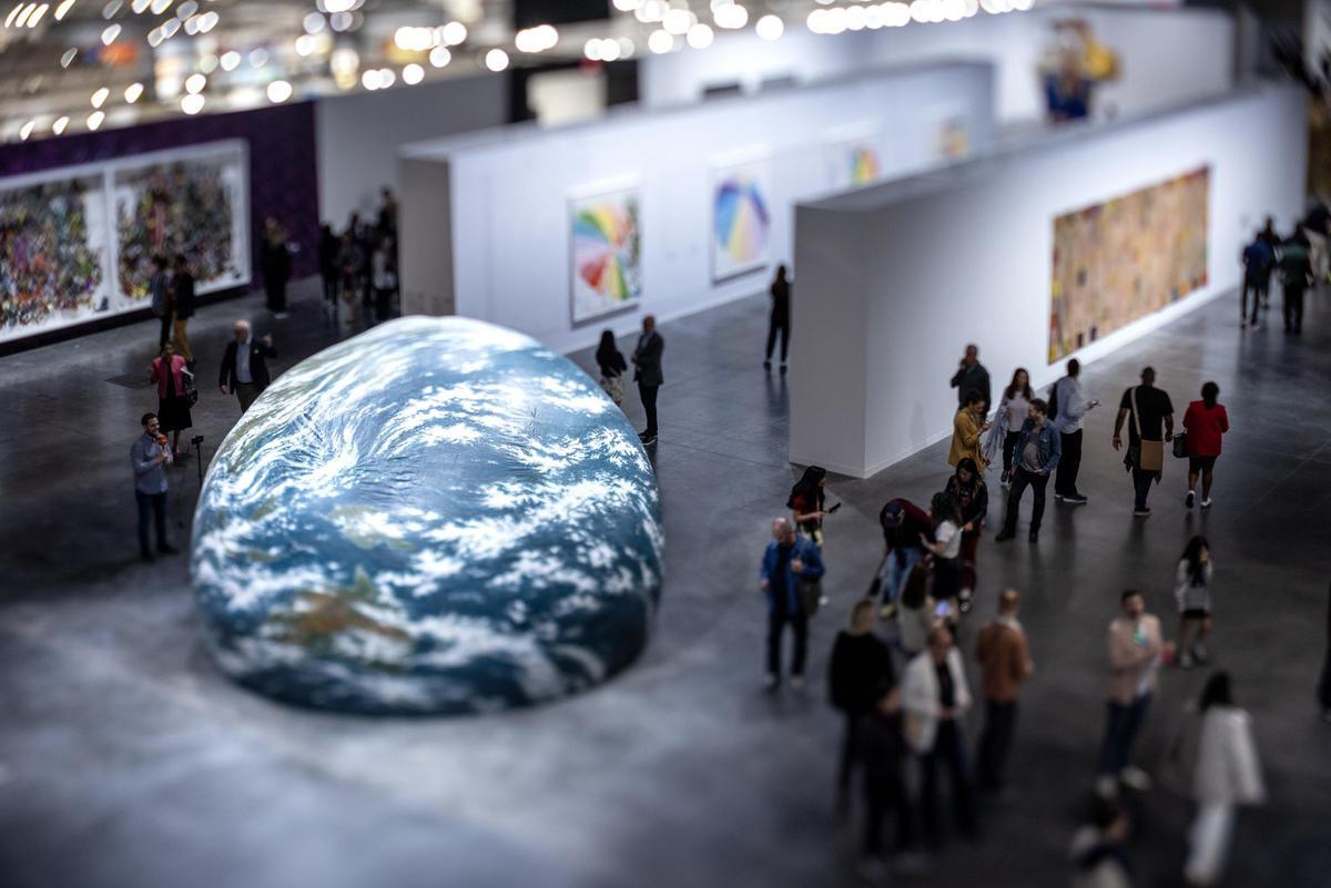 'Earth Play' de Seung-Taek Lee, en la feria Miami Art Basel.