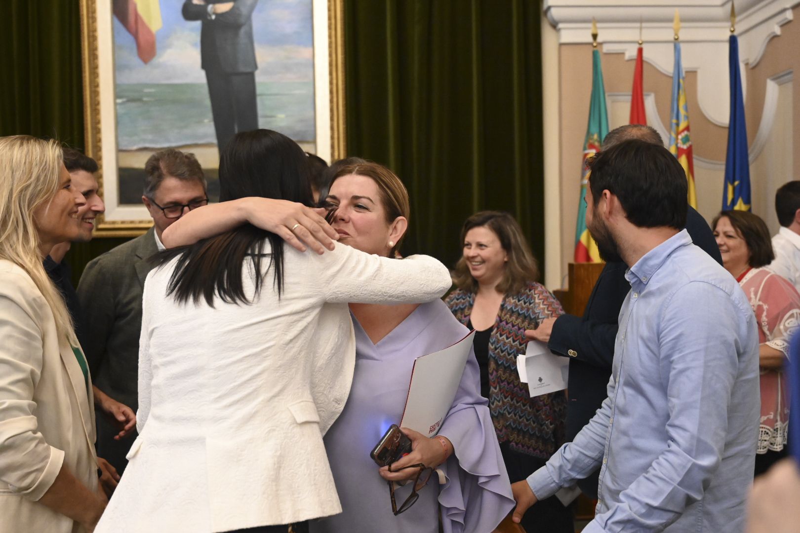 Las emotivas imágenes del último pleno de la legislatura en el Ayuntamiento de Castelló