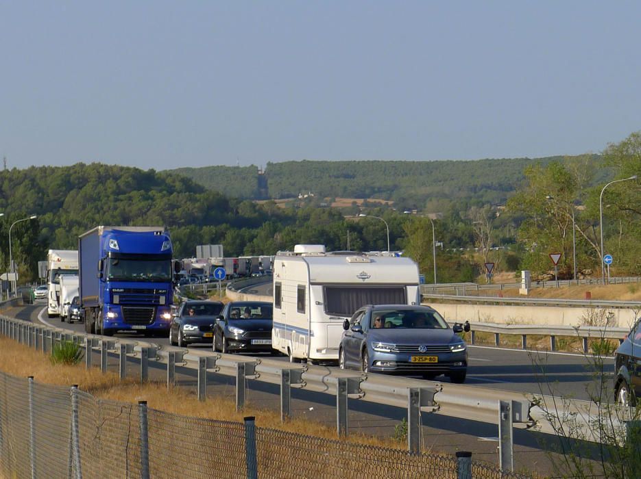 Accident de trànsit a l'AP-7 a Garrigàs