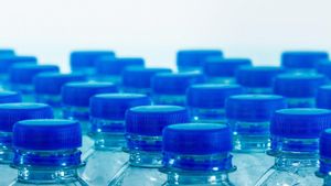 Las botellas de plástico tuvieron menos microplásticos de lo esperado frente a las de vidrio