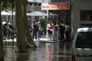 En imágenes | Reventón en la plaza San Miguel de Zaragoza
