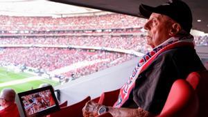 La emoción de Juan, de 93 años, al ver el Metropolitano. Para que luego digan que es solo fútbol...