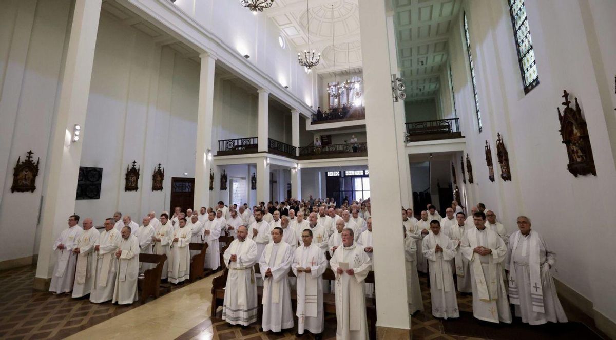 Aspecto de la capilla mayor del Seminario durante la celebración religiosa. | IRMA COLLÍN