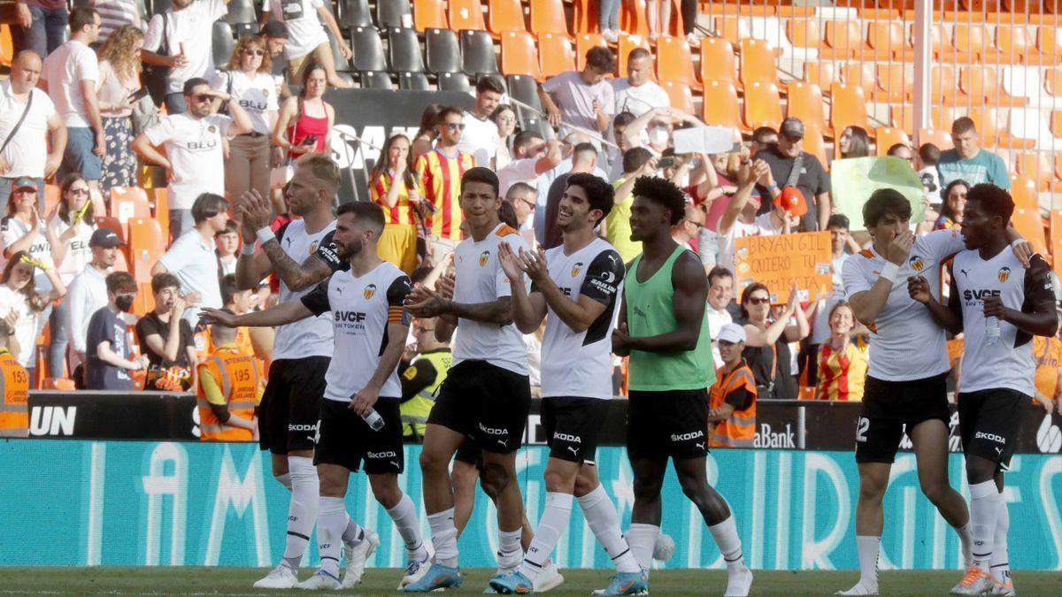 En los últimos mercados, salidas como las de Parejo, Ferran y Wass han debilitado la plantilla y no han llegado refuerzos del mismo nivel