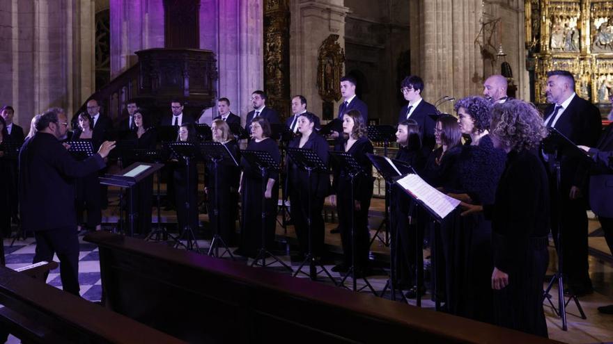 Concierto de Semana Santa de la agrupación «El León de Oro» en la Catedral. | LUISMA MURIAS