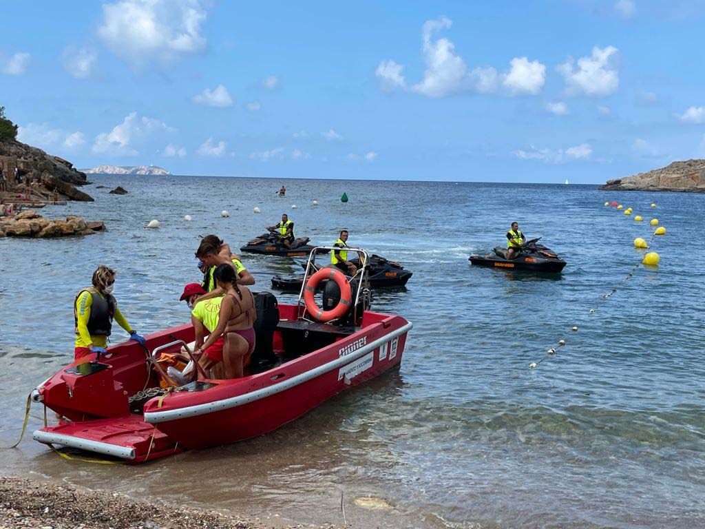 Simulacro de emergencia del servicio de socorristas de Sant Antoni