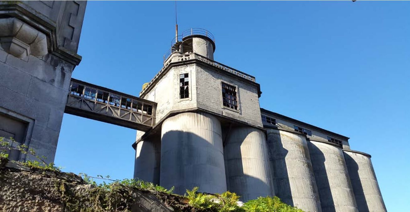 Los silos de la antigua panificadora de Vigo en 2019 Ricardo Grobas.jpg