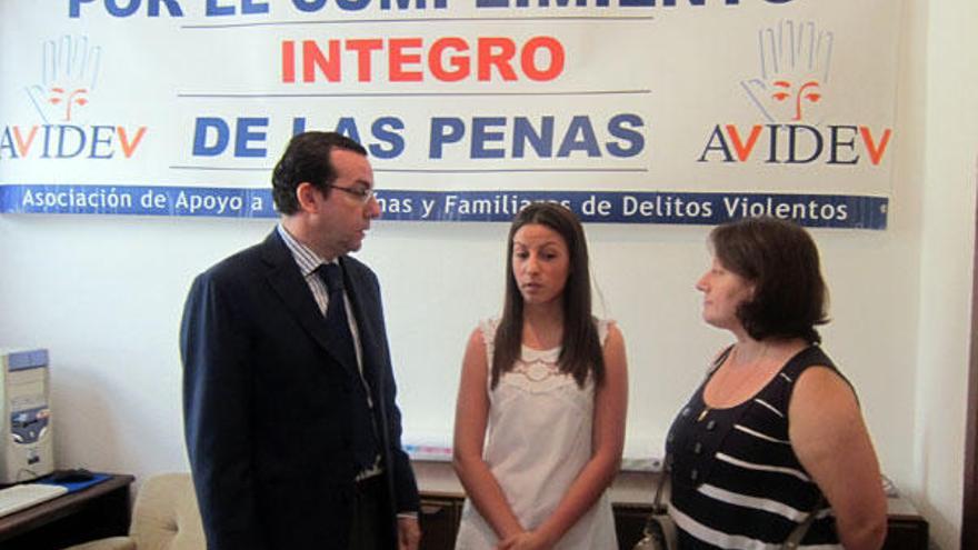 La familia de Ramón Ortega afirma sentirse &quot;desamparada&quot;  y reclama &quot;saber la verdad&quot; sobre la muerte del joven en Vigo