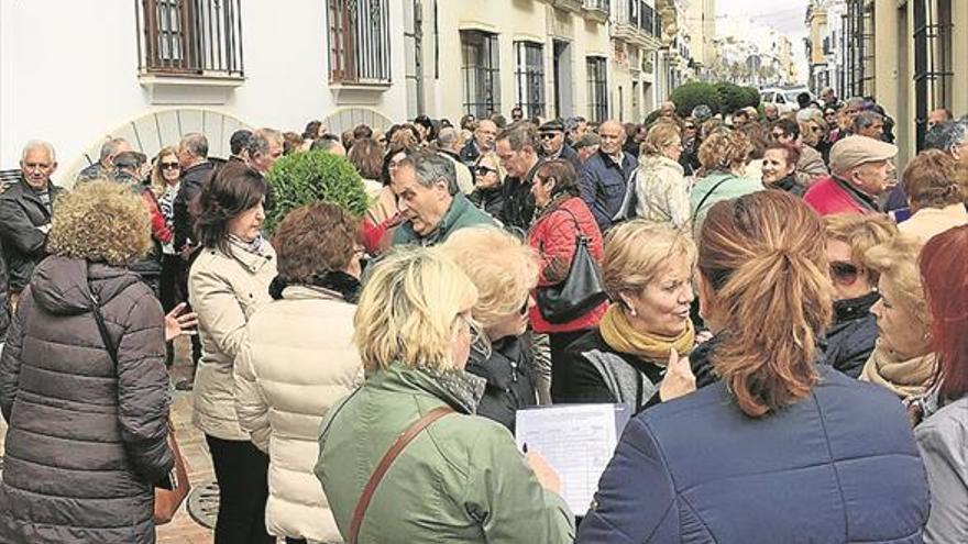 Protestas y recogida de firmas en contra del impuesto que grava las herencias