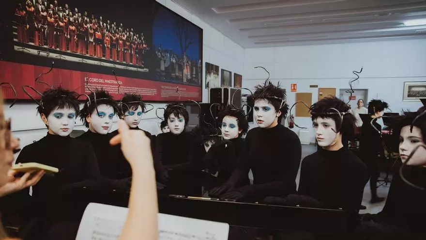 VÍDEO | Así ensaya la Escolanía de Los Palacios la ópera 'El sueño de una noche de verano' en el Teatro de la Maestranza