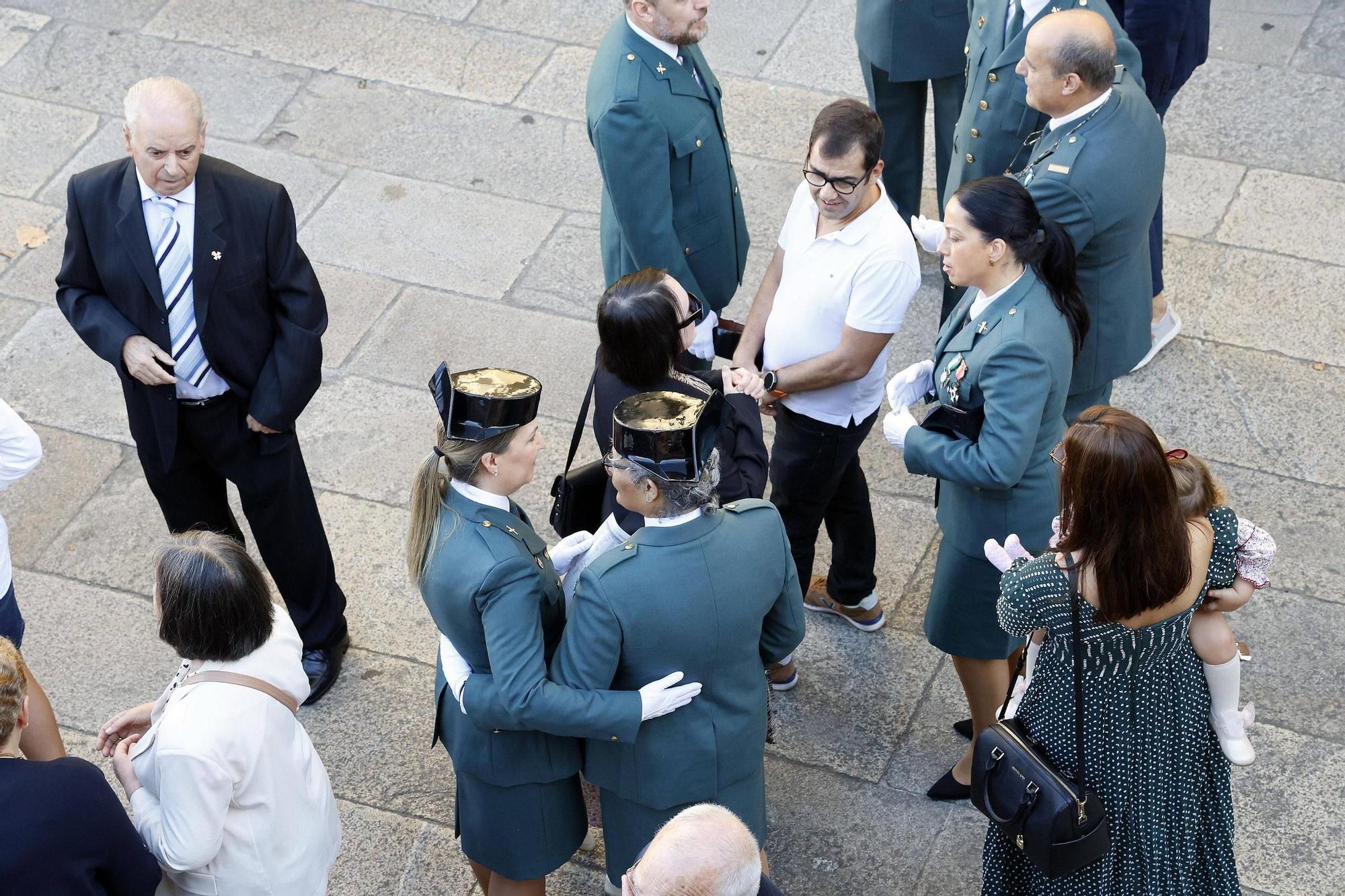 Imágenes del homenaje de la Guardia Civil a la Virgen del Pilar en el convento de San Francisco