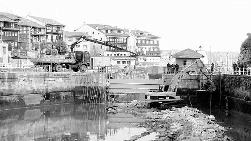 Las obras del puerto continúan con el bombeo de las aguas del Carrocéu