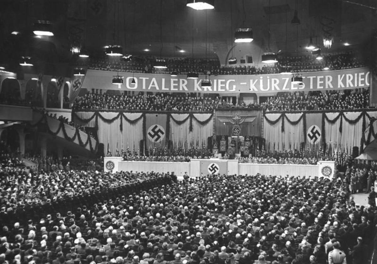 Una imagen del discurso de Joseph Goebbels en el Palacio de los Deportes de Berlín en 1943.
