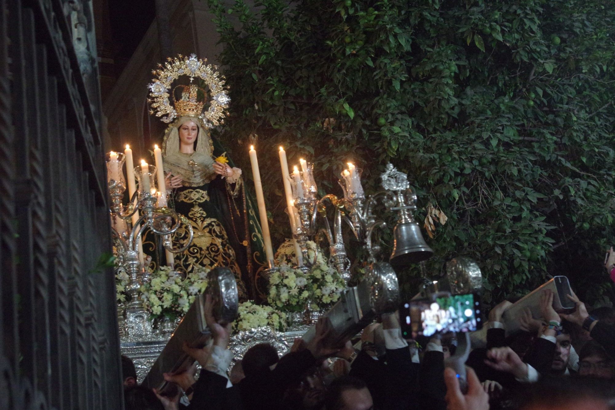 Traslado de la Virgen del Amparo previo a su extraordinaria