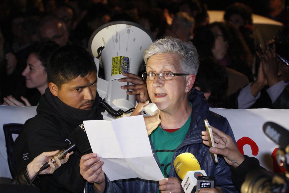 Dues concentracions s'han enfrontat a Salt per la inseguretat i el racisme