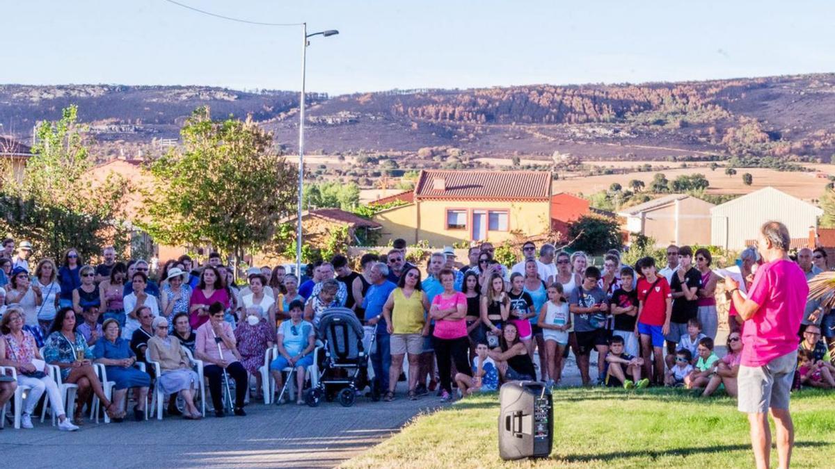 Lectura en homenaje a Leticia Rosino en Sesnández de Tábara. | Chany Sebastián