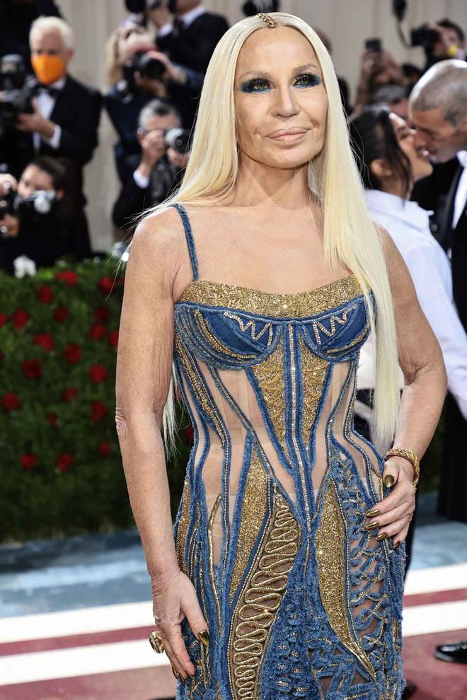 La melena rubia de Donatella Versace en la Gala Met 2022