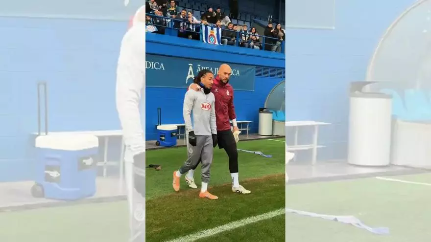 Los jugadores del Espanyol pisan el césped ante sus aficionados en el entreno a puertas abiertas