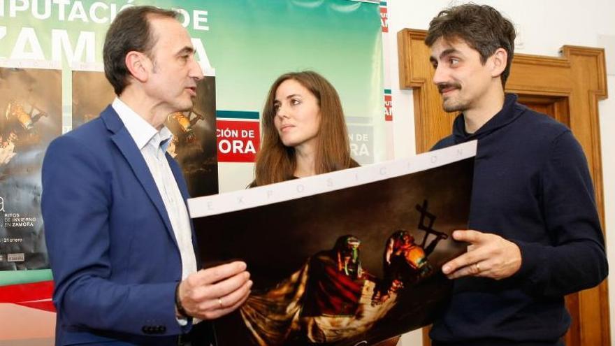 La sala de exposiciones del Ramos arranca con una muestra de mascaradas