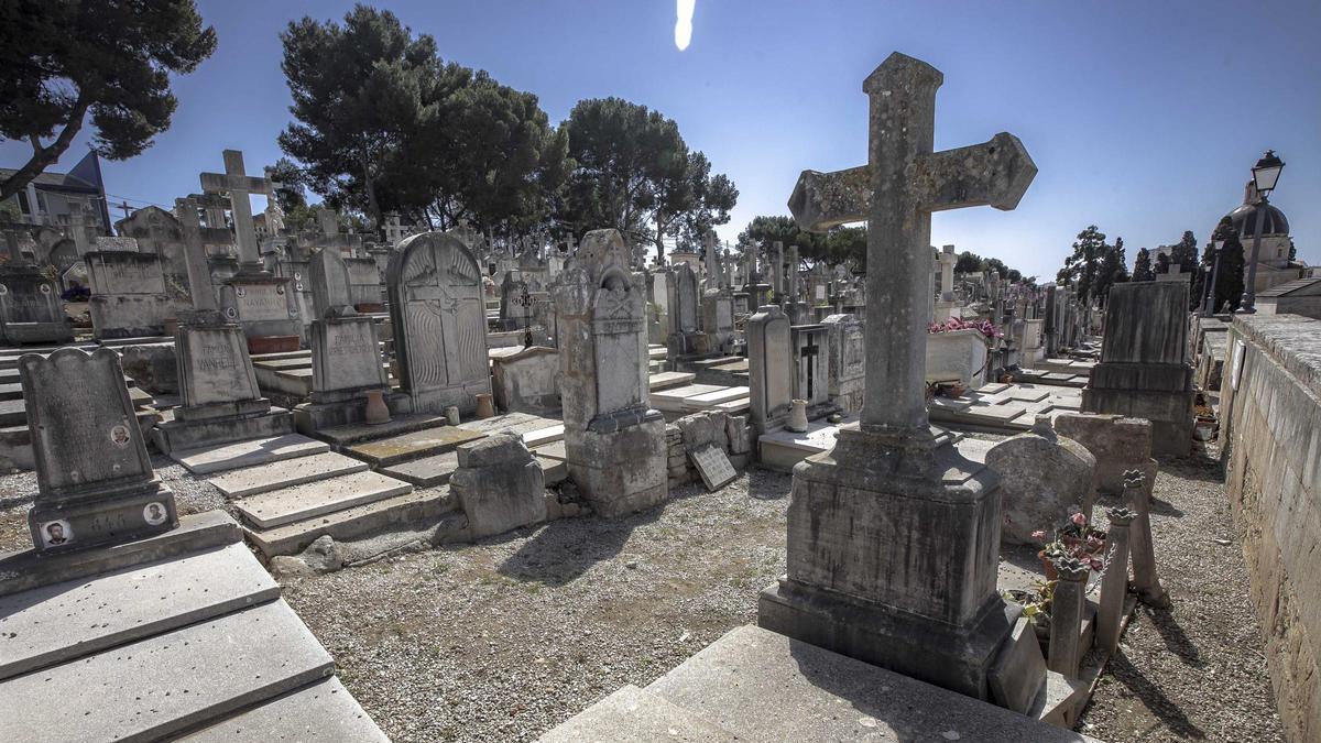 Las visitas guiadas permiten descubrir el patrimonio del cementerio.
