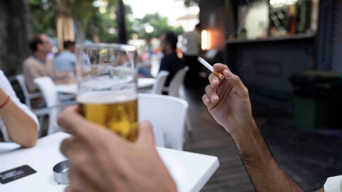 Prohibido fumar en terrazas: la medida que propondrá Sanidad