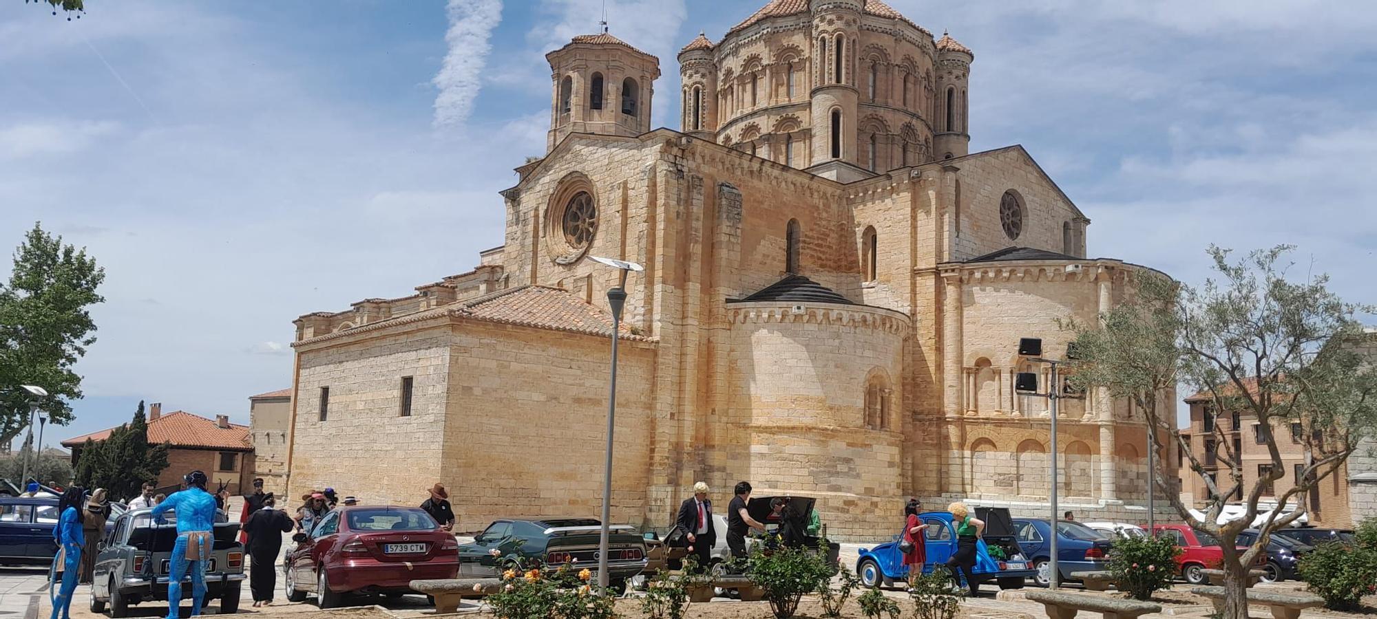 GALERÍA | Reunión de coches clásicos y fiesta de disfraces en Toro