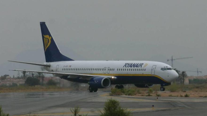 Un avión de Ryanair, en San Javier, en una imagen de archivo.