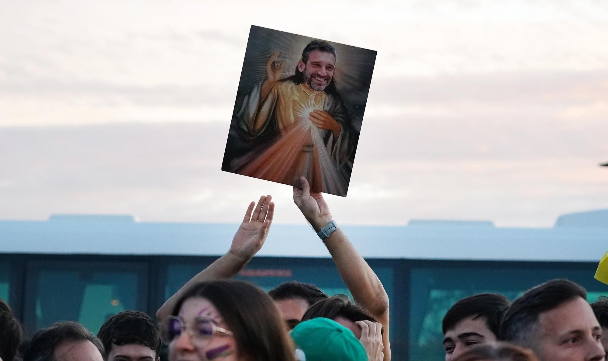 El recibimiento al Unicaja antes del partido ante el Lenovo Tenerife de la Copa 2024. Mariano Pozo (ACBMedia)