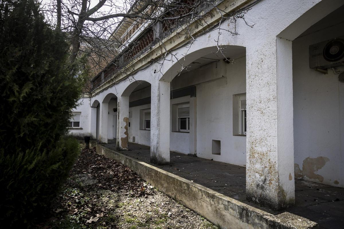 En imágenes | Así está la abandonada escuela de aviación del Aeropuerto de Huesca