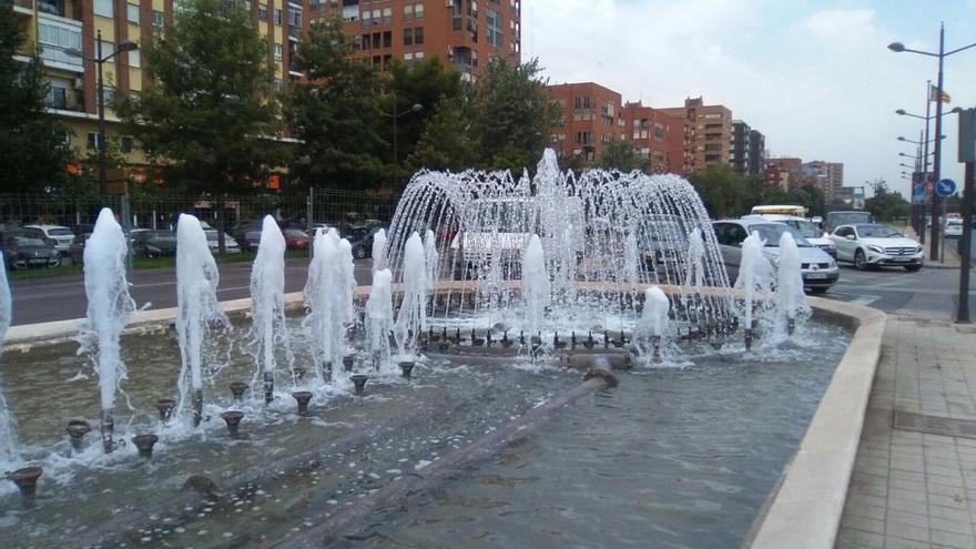 La fuente del Cid vuelve a funcionar tras las obras