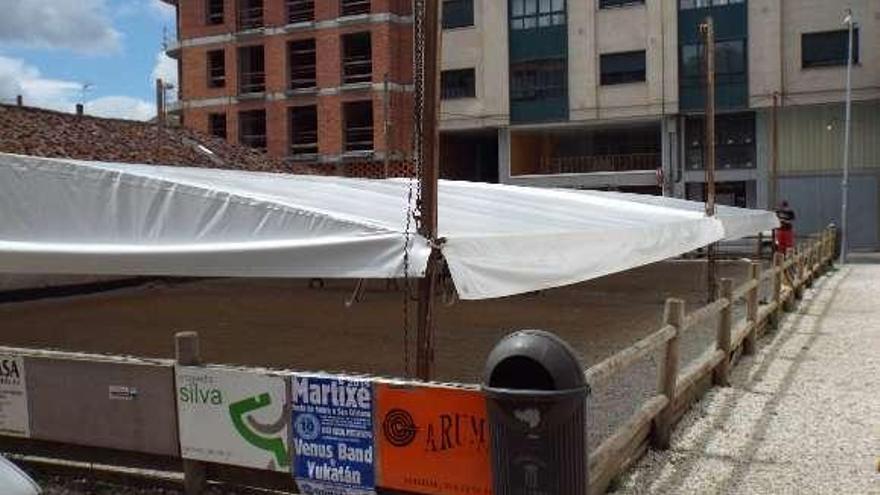 Nueva carpa en el campo de petanca de A Bandeira