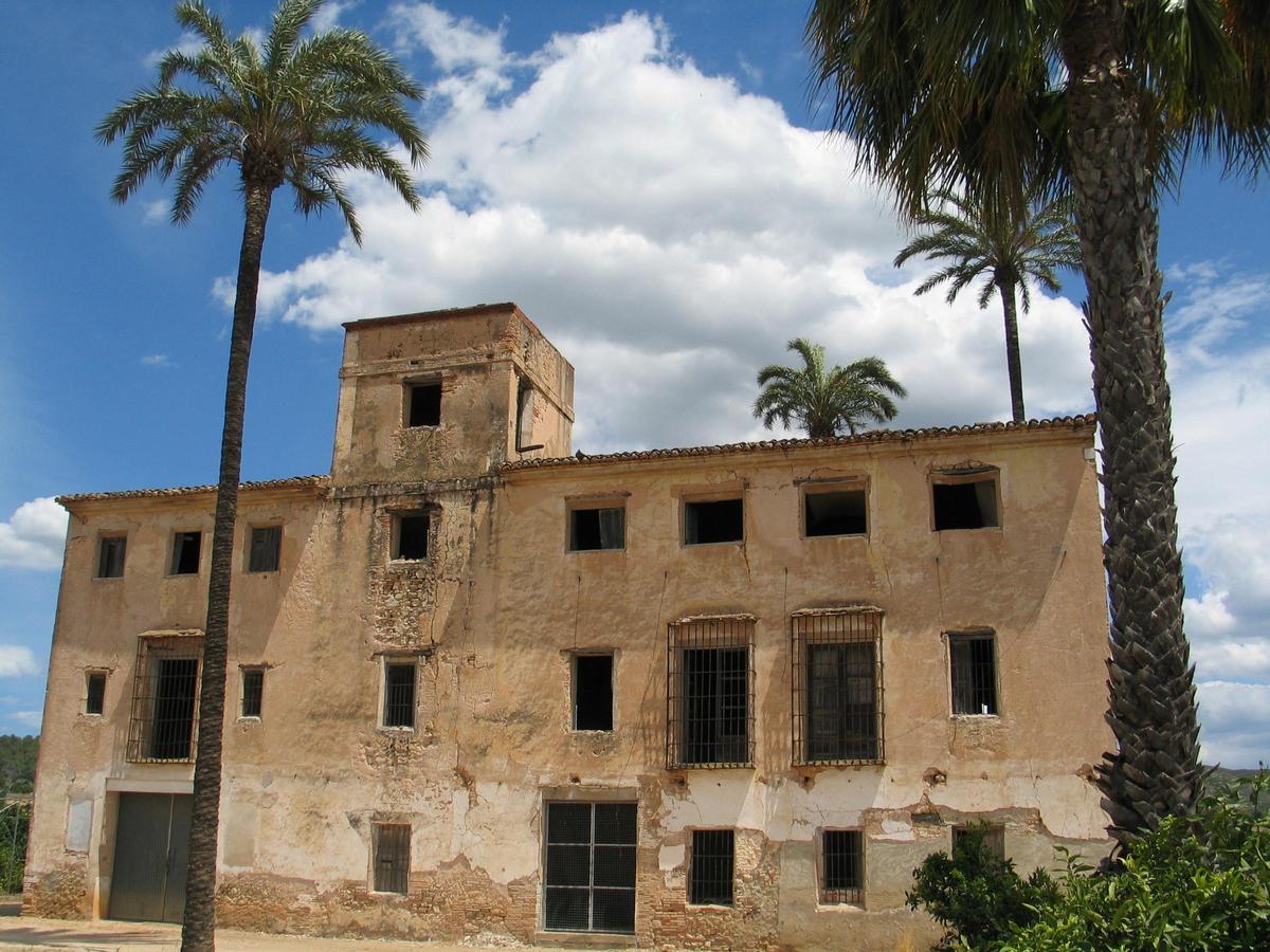 Perspectiva de l'edfici propietat de la Generalitat abans de patir l'enfosament.