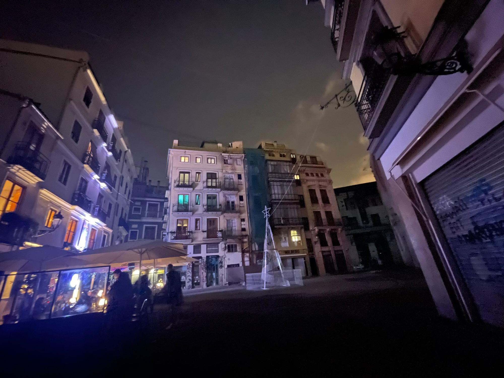Una avería deja sin luz algunas calles del entorno de la plaza Redonda de València