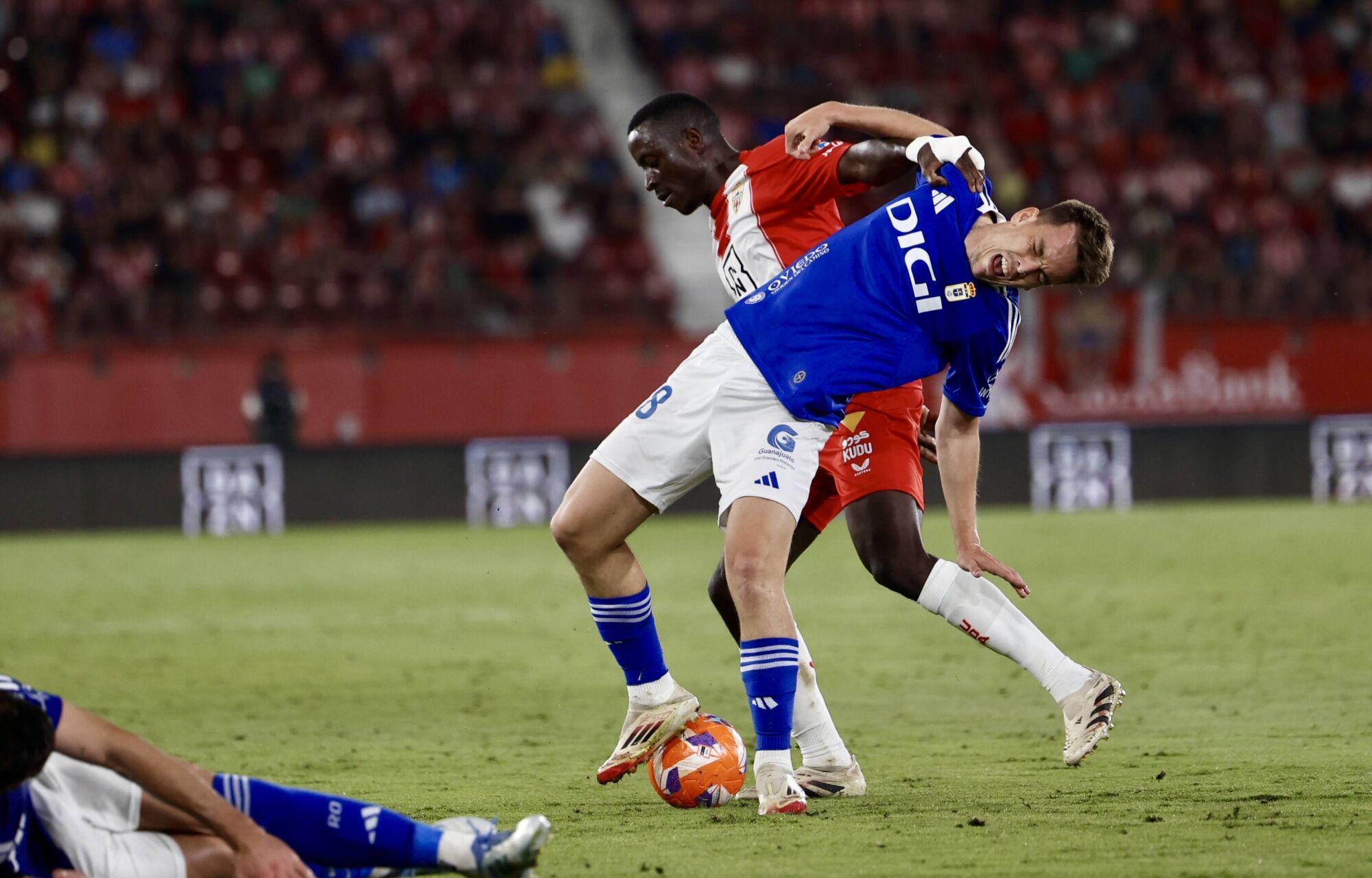 Así fue el primer partido del play-off entre el Almería y el Real Oviedo