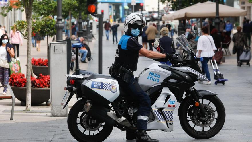 Un agente de la Policía Local de Avilés.