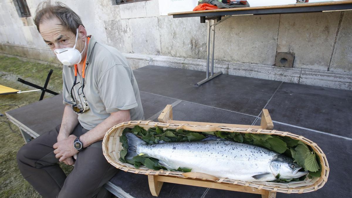 Íñigo Amantegui, con el campanu, el año pasado, en Cornella.