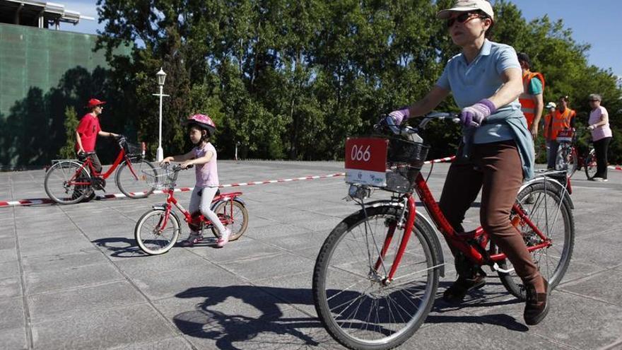 Los mayores aprenden a montar en bicicleta