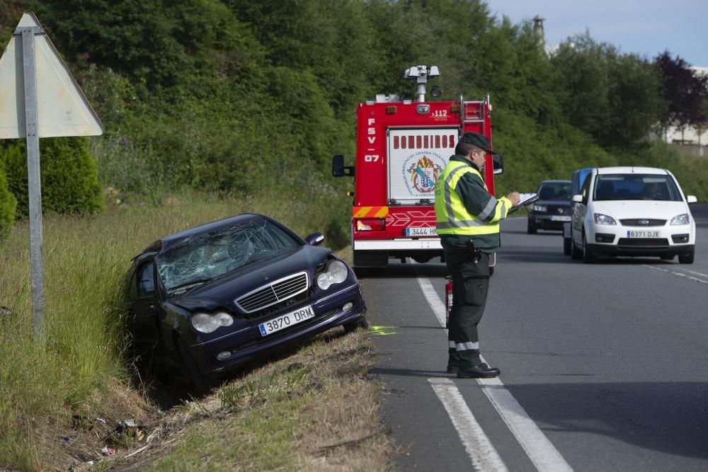 Un motorista fallece en un accidente en Guísamo