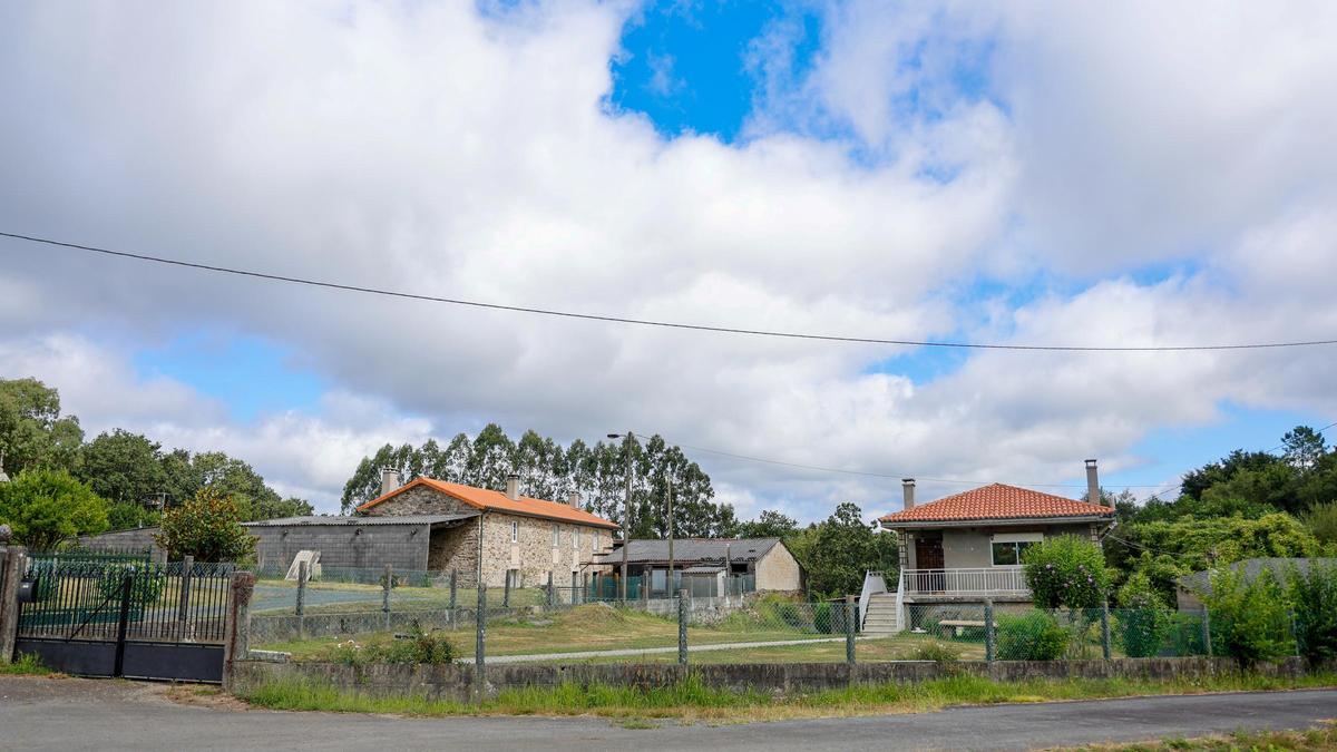 Así es Barcavella, la aldea de Santiago en la que solo resisten dos habitantes