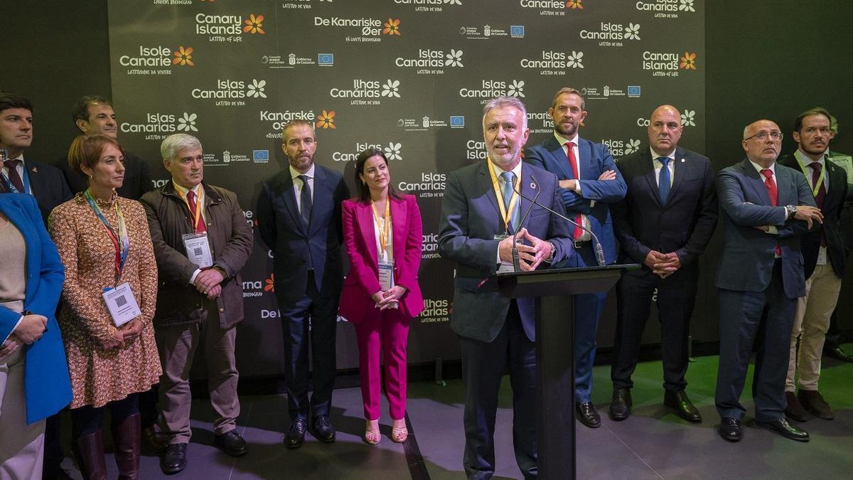 Ángel Víctor Torres, durante la inaguración del stand de Canarias en la feria de turismo.