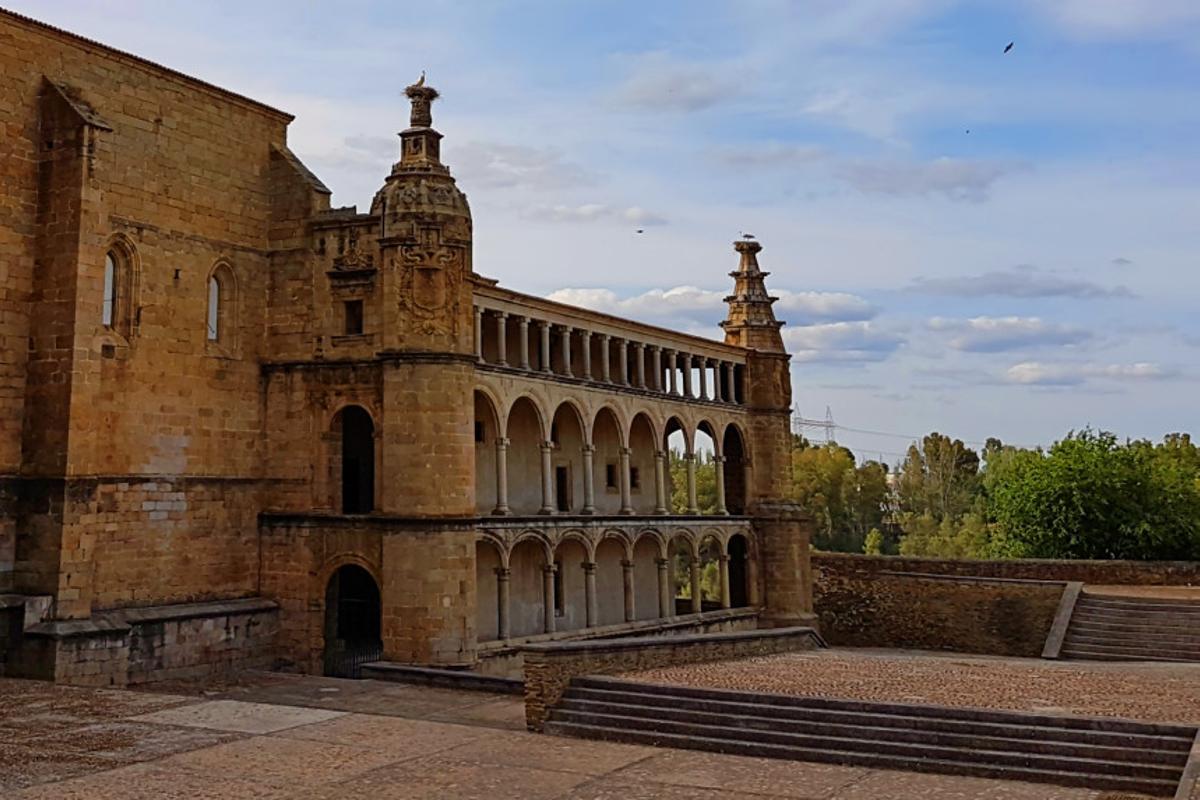 Galería de Carlos V de Alcántara.