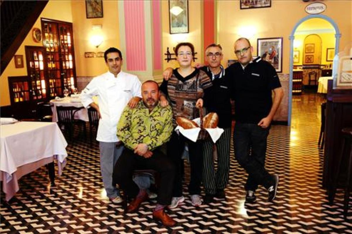 Los hermanos Herrero y los hermanos Pastor en uno de los comedores de Bonanova. Foto: Ricard Cugat