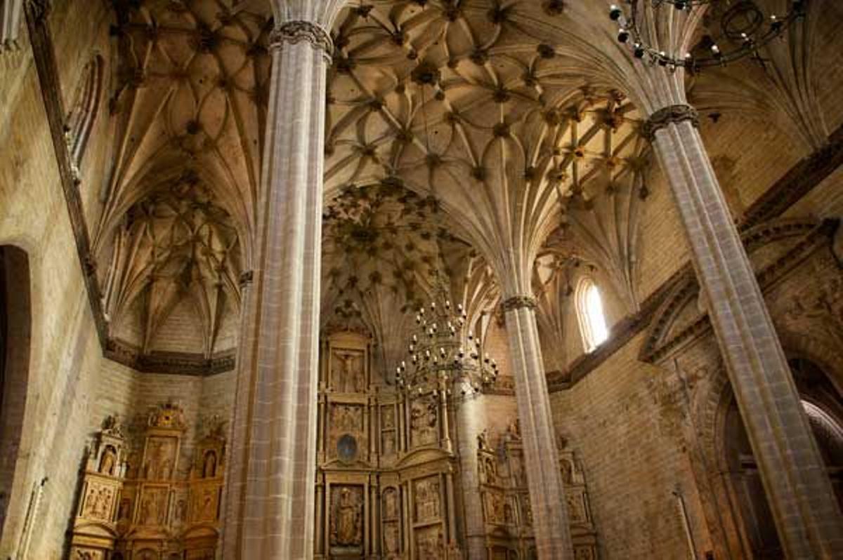 Interior de la catedral de la Asunción en Barbastro.