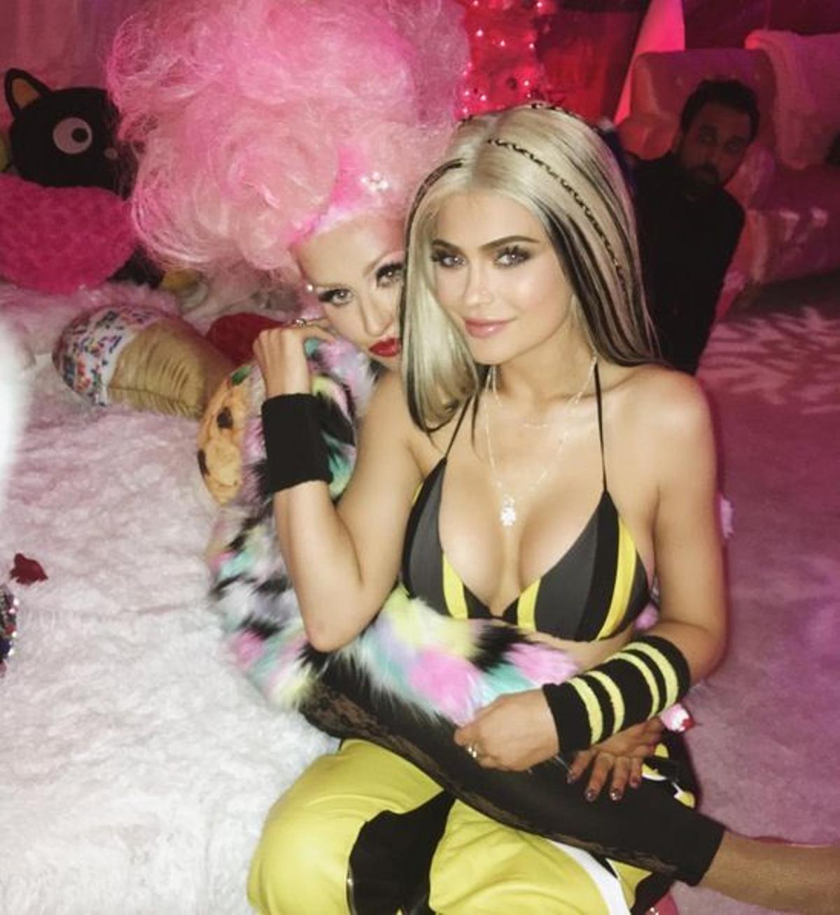 Kylie Jenner se disfraza de Christina Aguilera en el cumpleaños de la cantante