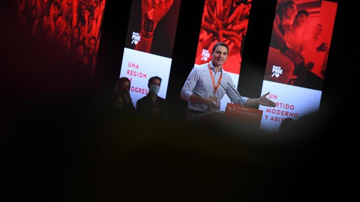 El secretario general del PSOE-M, Juan Lobato, en el acto de clausura del XIV Congreso Regional, este 14 de noviembre de 2021 en el Centro de Convenciones Norte de Ifema, en Madrid.